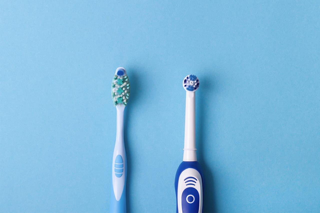 cepillo de dientes eléctrico o manual, clinica dental, cartaya, el rompido, nuevo portil, el portil